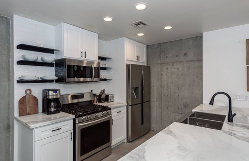 East Village Condo | King size luxury loft condo Petco-Park-Downtown SD