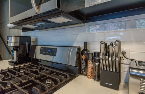 East Village Condo | King size luxury loft condo Petco-Park-Downtown SD