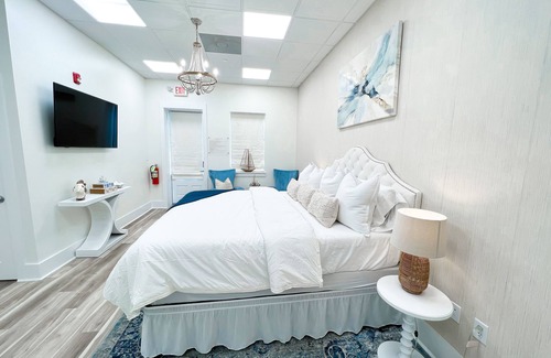 Biloxi Apartment | King Size Suite located in Downtown Ocean Springs