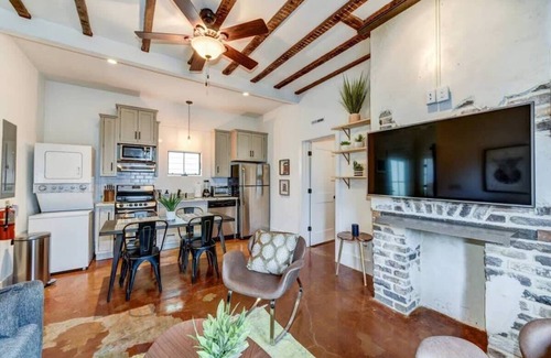 Downtown Charleston House | KING STREET- Historic Renovation w/Parking+Bikes!