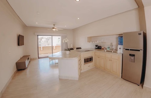 Libertad Apartment | King Studio Escape Pool & Ocean View