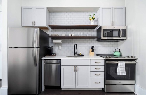 Downtown Louisville Apartment | King Studio, Lofted Twin, Hancock House Louisville