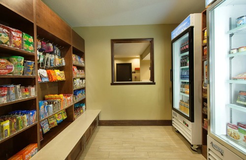 Florida Central Atlantic Coast Apartment | King Studio w/Free Breakfast & Free Theme Park Shuttle Transfers | Staybridge