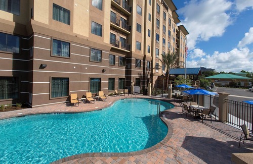 Florida Central Atlantic Coast Apartment | King Studio w/Free Breakfast & Free Theme Park Shuttle Transfers | Staybridge