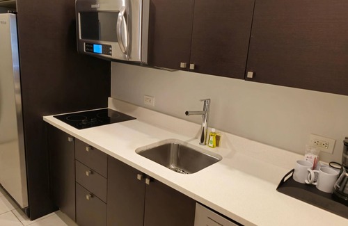 Ludlam Condo | King Studio with Kitchen, Lanai, Washer/Dryer