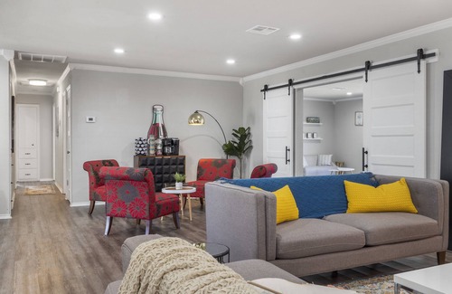 Tulsa House | King Suite-4 Bedroom-Brookside-Riverside
