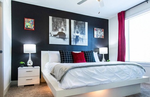 Knox - Henderson Apartment | King Suite|8 Min to D/T|Walk Everywhere