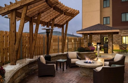 Wichita Falls Condo | King Suite Close to Castaway Cove Water Park! Equipped Kitchen + Complimentary Breakfast