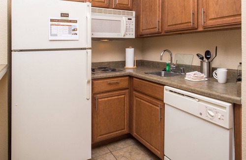 Las Cruces Condo | King Suite. Free Breakfast. Hot Tub. Near New Mexico State University!