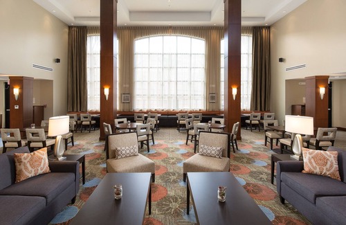 Corona Apartment | King Suite. Free Breakfast. Pool & Hot Tub. Gym. Close to Amazon!