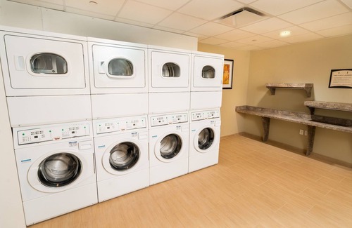 Newark Apartment | King Suite. Free Breakfast. Pool. Shared BBQ. Great for Business Travelers!