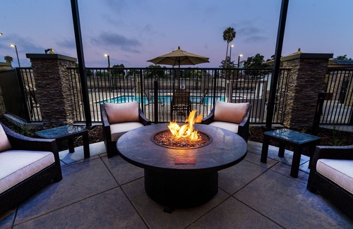 Newark Condo | King Suite. Free Breakfast. Pool. Shared BBQ. Your Next Trip!