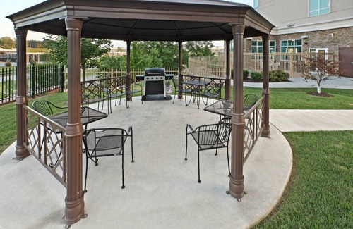 Rogers Condo | King Suite. Free Breakfast. Gym. Near Mercy Hospital Northwest Arkansas!