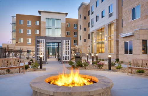 Lehi Apartment | King Suite. Free Breakfast. Pool & Hot Tub. Gym. Near Traverse Mountain Shopping Center!