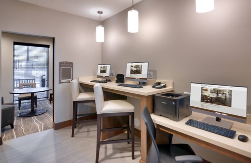 Lehi Condo | King Suite. Free Breakfast. Pool & Hot Tub. Gym. Great for Business Travelers!