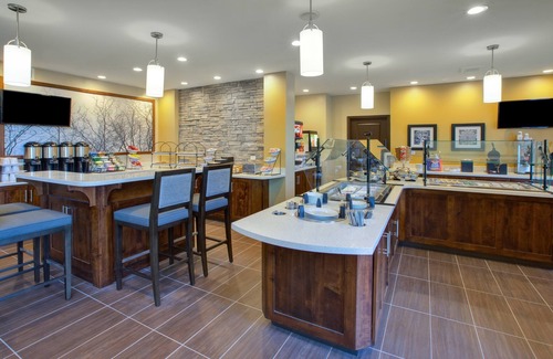 Benton Harbor Condo | King Suite. Free Daily Breakfast, Indoor Pool & Gym.
