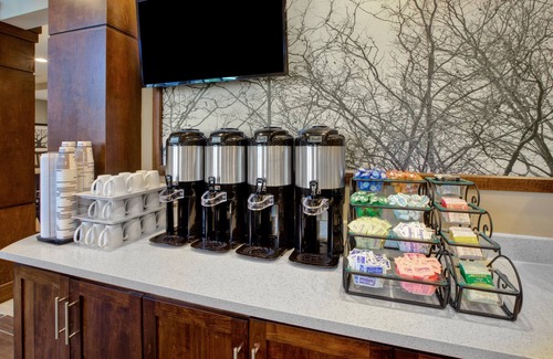 Benton Harbor Condo | King Suite. Free Daily Breakfast, Indoor Pool & Gym.