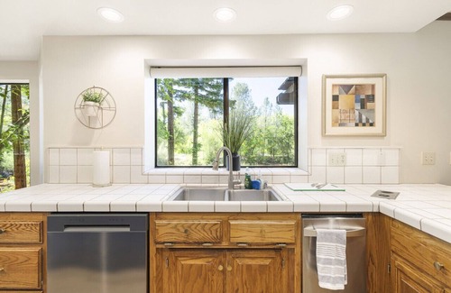 Chico House | King Suite Honey Run Escape in Nature