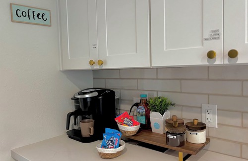 Conroe House | King Suite in cool Conroe with WiFi, AC
