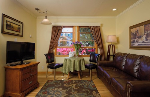 Marina District Apartment | King Suite in San Francisco Marina District with Courtyard View & Garage Parking