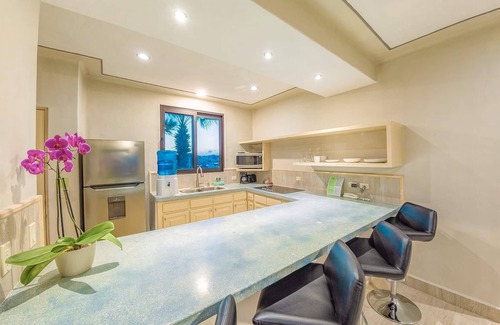 Libertad Apartment | King Suite Ocean View Balcony & Pool
