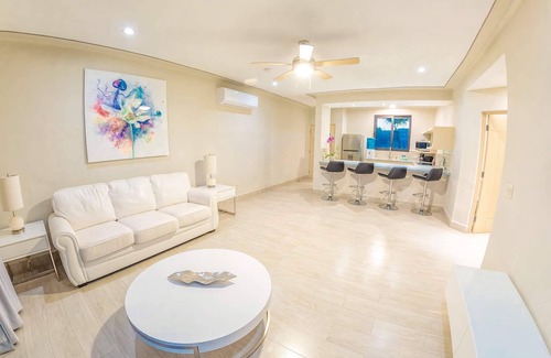 Libertad Apartment | King Suite Ocean View Balcony & Pool