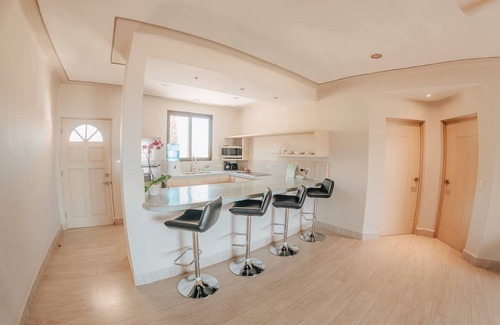 Libertad Apartment | King Suite Ocean View Balcony & Pool