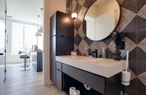 Oak Cliff Apartment | King Suite resort pool ,Gym ,Coffee Bar