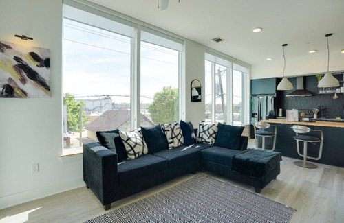 Oak Cliff Apartment | King Suite resort pool ,Gym ,Coffee Bar