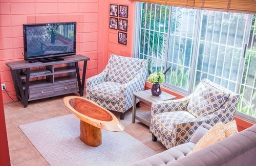 Coco Sunset Hills House | King Suite Townhouse with breathtaking views from Rooftop Terrace and Pool!