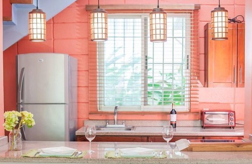 Coco Sunset Hills House | King Suite Townhouse with breathtaking views from Rooftop Terrace and Pool!