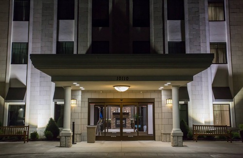 Miamisburg Apartment | King Suite w/Pool & Gym Access. FREE Breakfast!