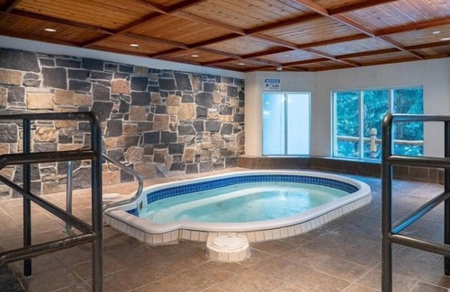 Banff Apartment | King Suite with Jetted Tub + Gas Fireplace