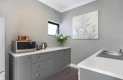 Lakeside Apartment | King Suite