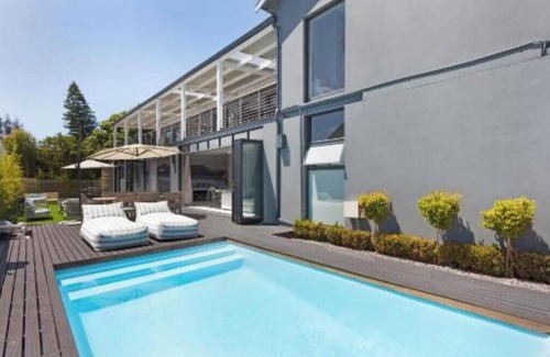 Lakeside Apartment | King Suite