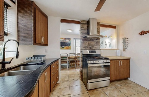 Alamedan Valley House | King Bed|Large Backyard