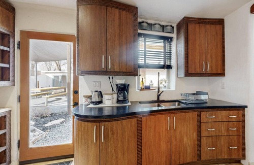 Alamedan Valley House | King Bed|Large Backyard