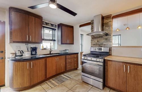 Alamedan Valley House | King Bed|Large Backyard