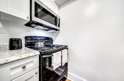 Survey Creek Apartment | King Water View - No Extra Fees - Palm Wave Says