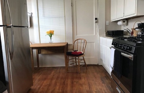 Southtown Apartment | King Williams Sleepy Hollow