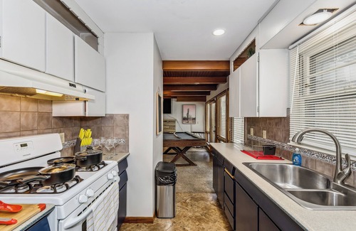 Wichita House | KingBed, PoolTable & Backyard in East Wichita