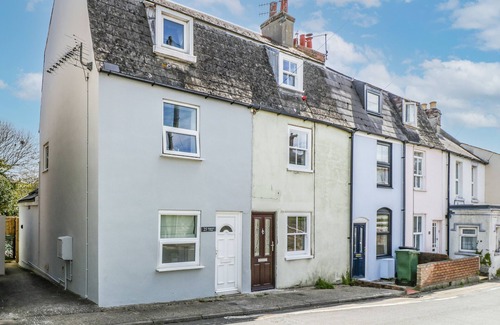 Wyke Regis House | KINGESWIC COTTAGE, pet friendly, country holiday cottage in Weymouth
