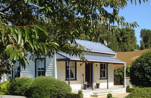 Matapu Cottage | Kingfisher Cottage - Escape to your own secluded tranquil retreat