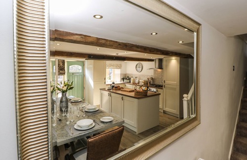 Holmfirth Cottage | KINGFISHER COTTAGE, family friendly, with a garden in Holmfirth