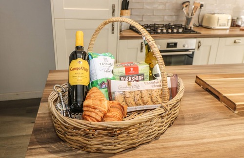 Holmfirth Cottage | KINGFISHER COTTAGE, family friendly, with a garden in Holmfirth