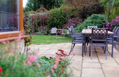 Winchcombe Cottage | Kingfisher Cottage - sleeps 10 guests in 5 bedrooms