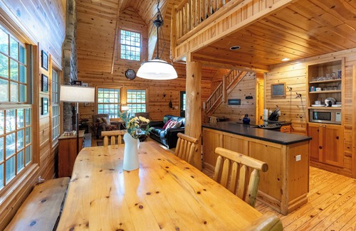 Saugatuck Cabin | Kingfisher Cove! Private hot tub + community pool