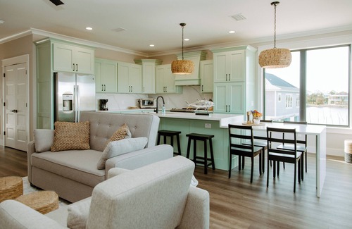 Steinhatchee House | Kingfisher Cove- upper unit sleeps 7 private boat slip & pool