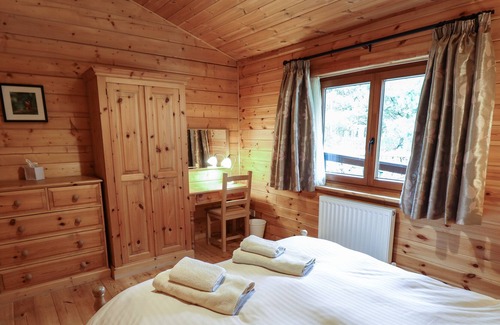 Lincoln Cottage | KINGFISHER LODGE, pet friendly, with a garden in Bardney