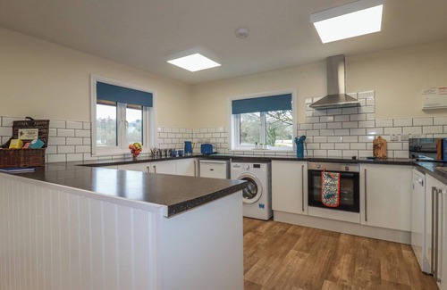 Stenalees Cottage | KINGFISHER LODGE, with a garden in St Austell